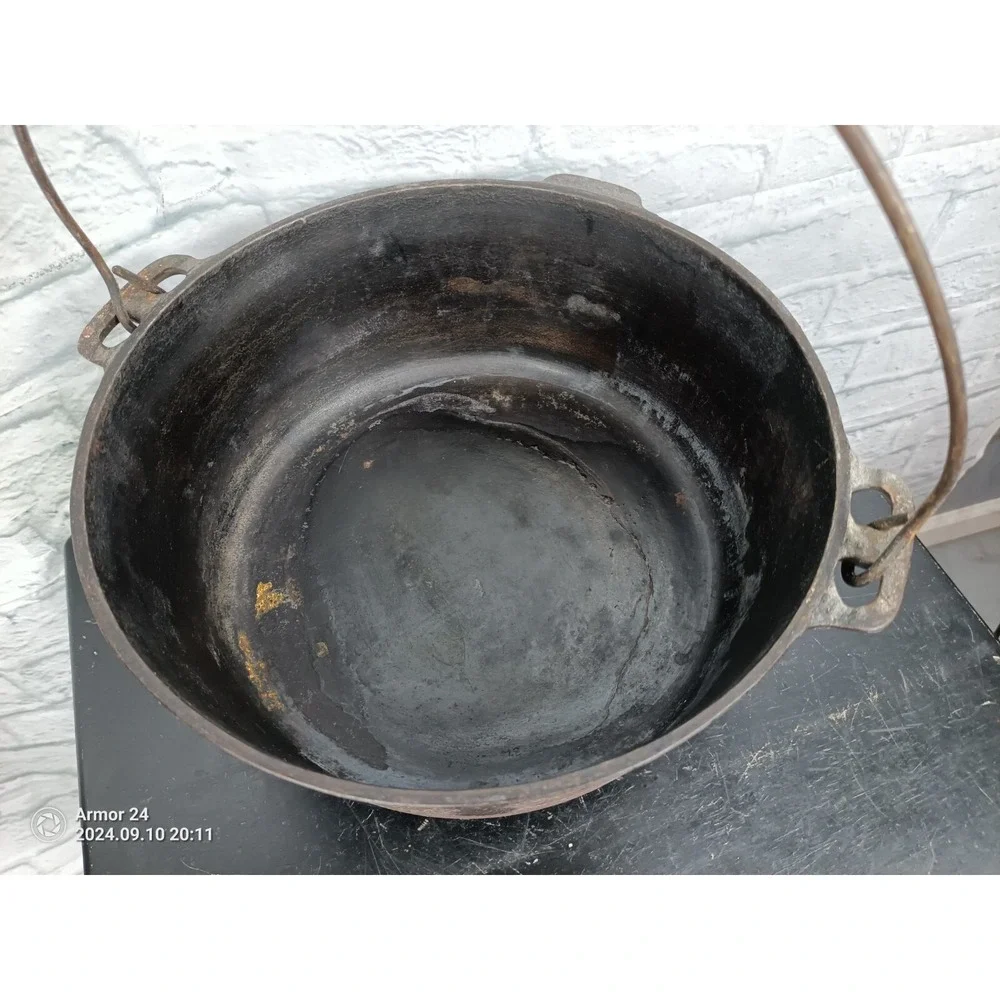 Griswold Cast Iron Pot 10,  3 Footed Cauldron  Antique Hanging (Has Crack) RARE